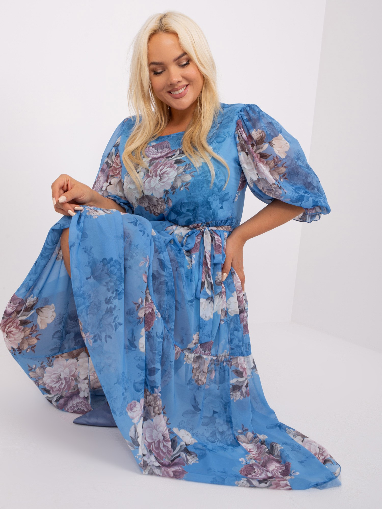 pol_pl_Hurtownia-Niebieska-sukienka-plus-size-we-wzory-402916_1
