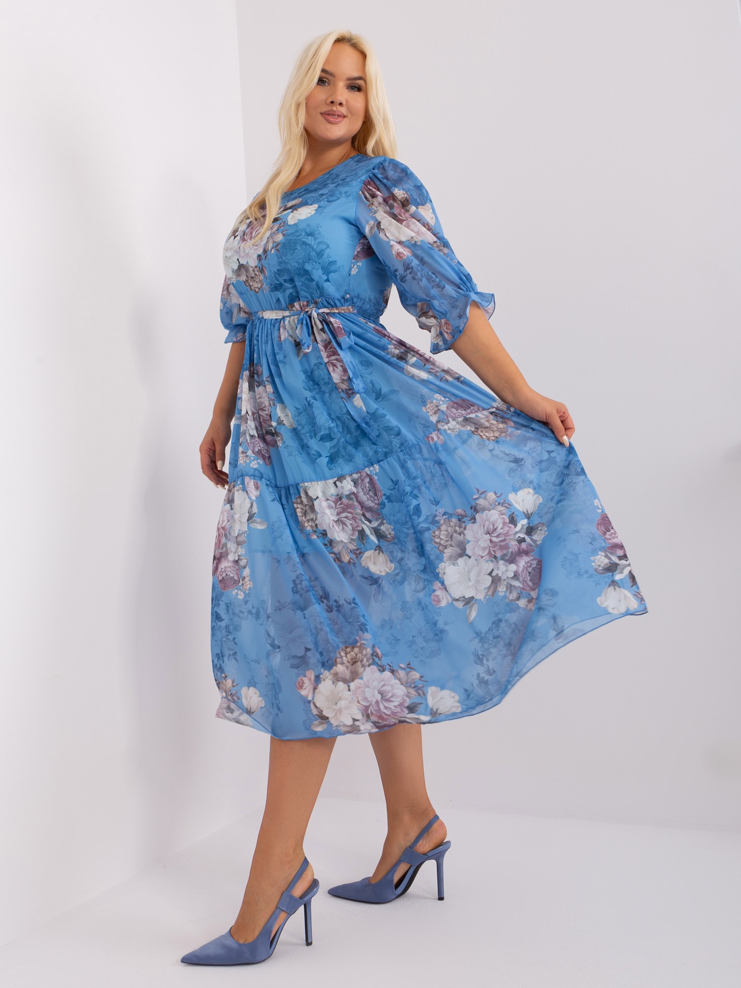 pol_pl_Hurtownia-Niebieska-sukienka-plus-size-we-wzory-402916_3